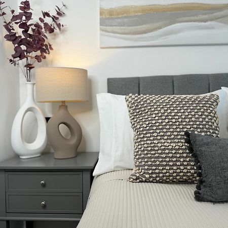 Modern One-Bedroom Apartment Свіндон Екстер'єр фото