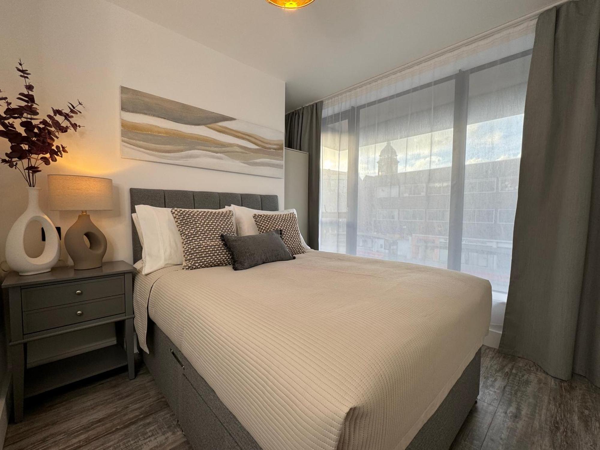 Modern One-Bedroom Apartment Свіндон Екстер'єр фото