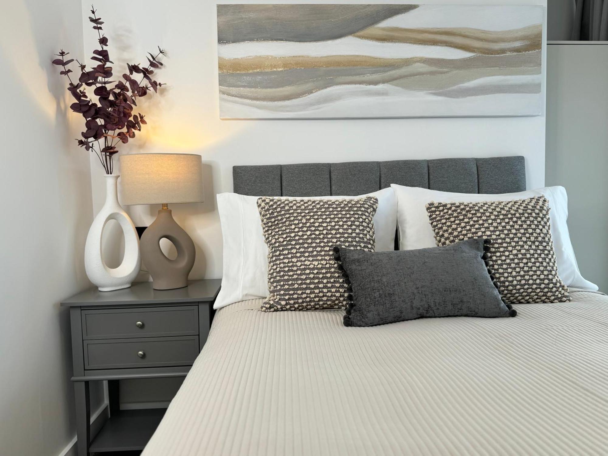 Modern One-Bedroom Apartment Свіндон Екстер'єр фото