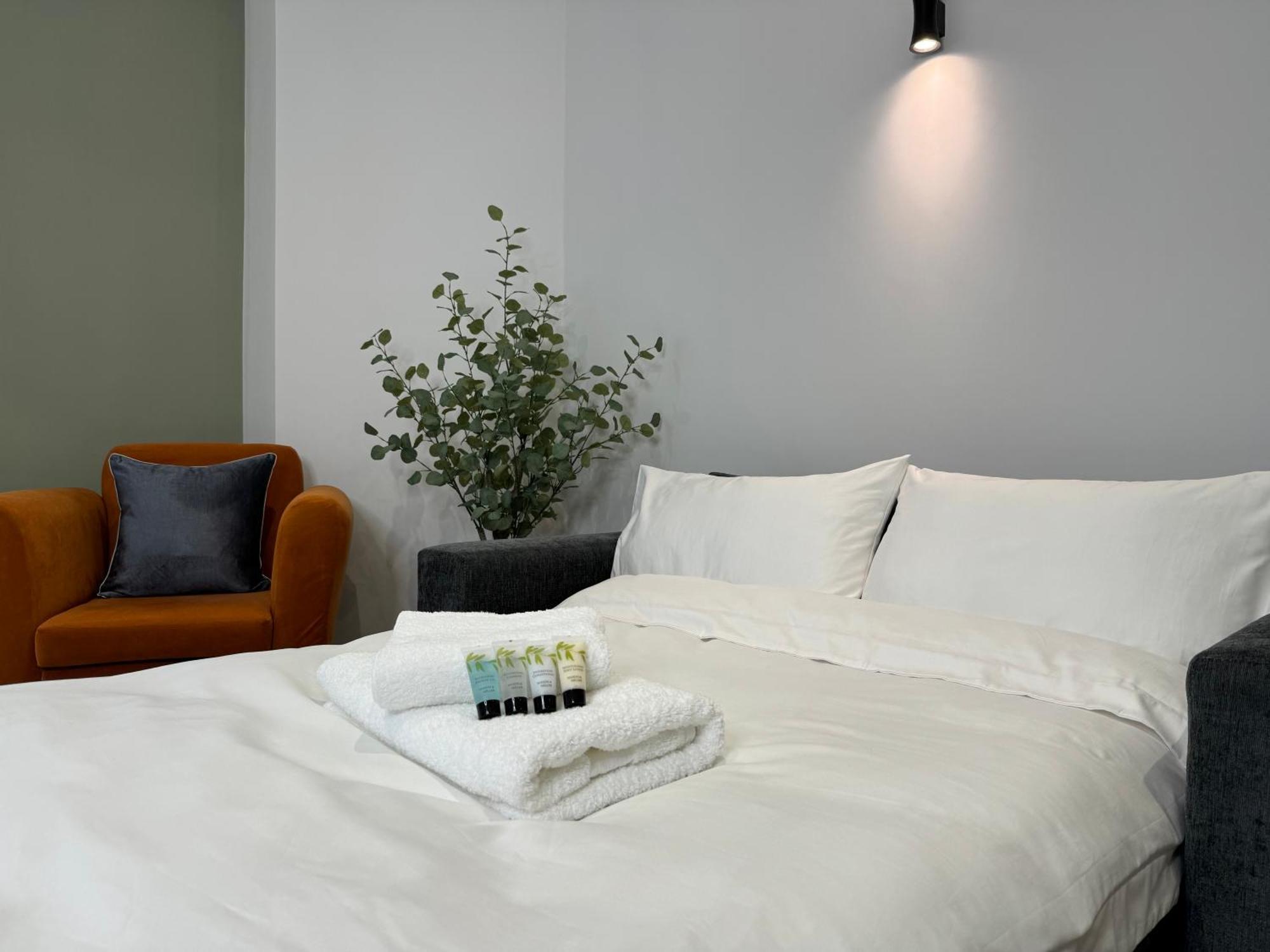 Modern One-Bedroom Apartment Свіндон Екстер'єр фото