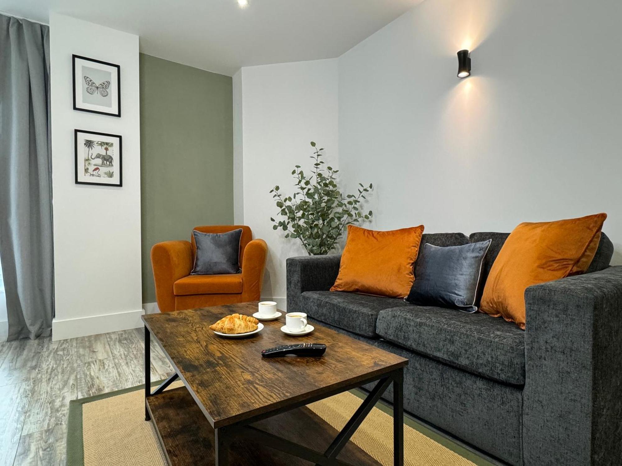 Modern One-Bedroom Apartment Свіндон Екстер'єр фото