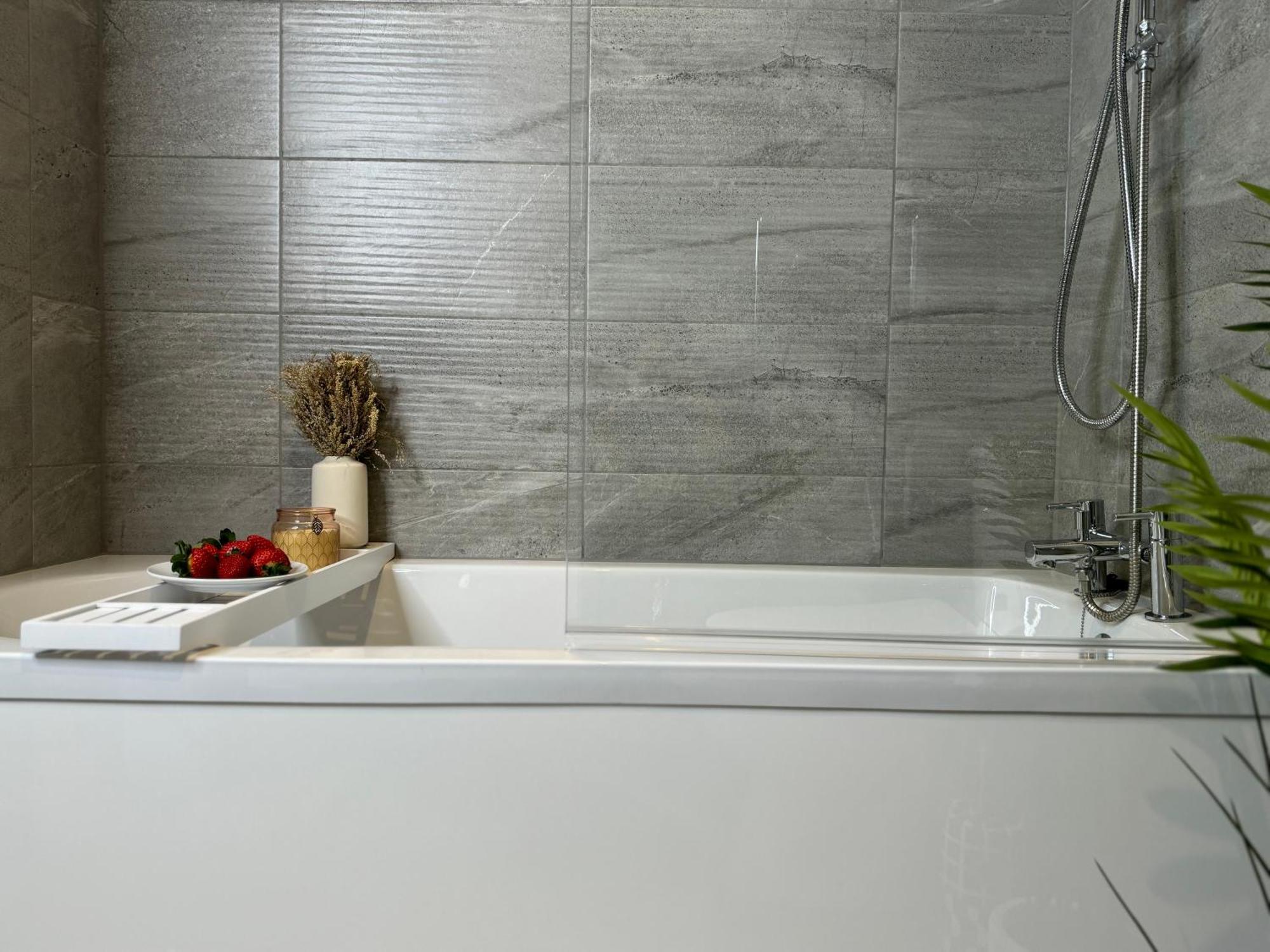 Modern One-Bedroom Apartment Свіндон Екстер'єр фото